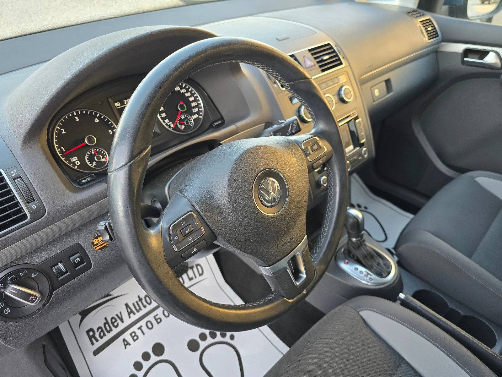 VW Touran 2.0TDI LIFE  - изображение 10