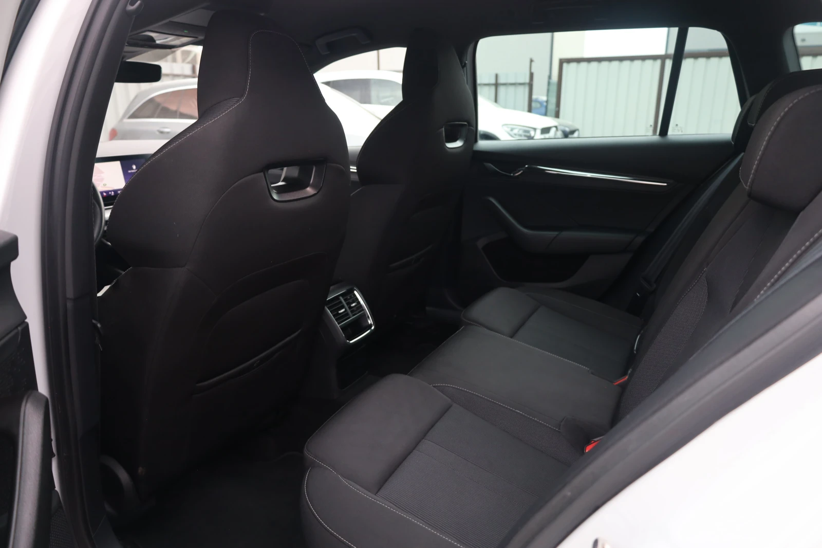 Skoda Octavia 2.0TDI DSG Matrix KeyGO ACC KAM Ambient Lane #iCar - изображение 10