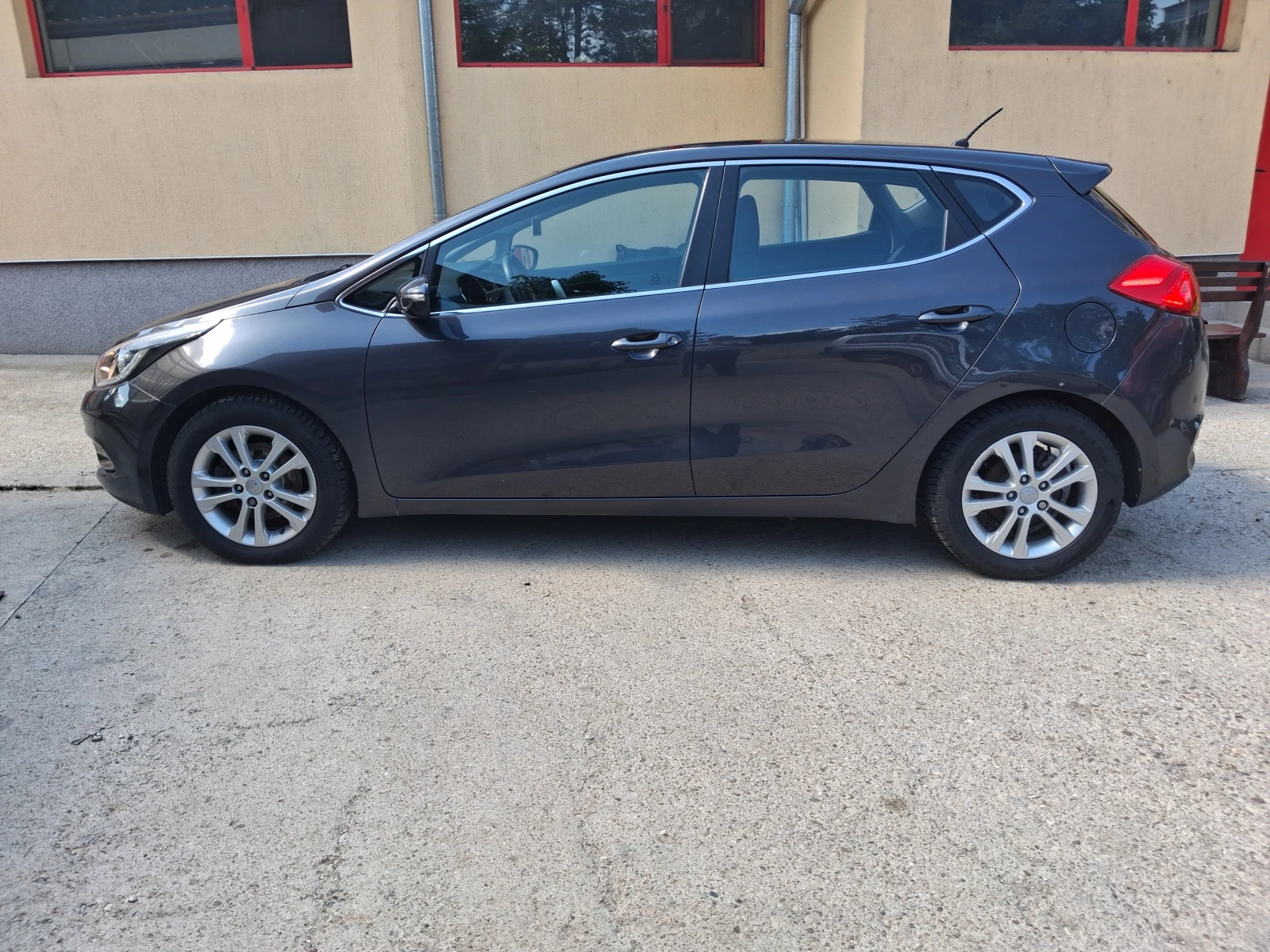 Kia Ceed 1, 6 GDI, снимка 2 - Автомобили и джипове - 54589875