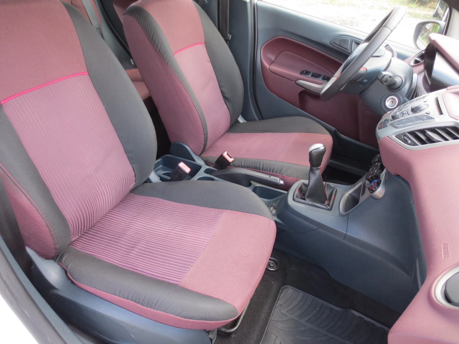 Ford Fiesta 1.4HDI, снимка 15 - Автомобили и джипове - 53890915