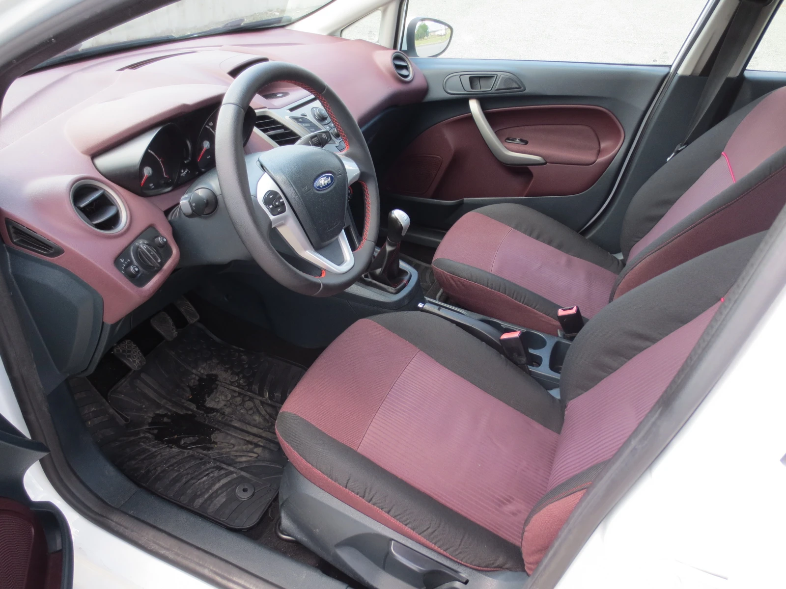 Ford Fiesta 1.4HDI, снимка 9 - Автомобили и джипове - 53890915