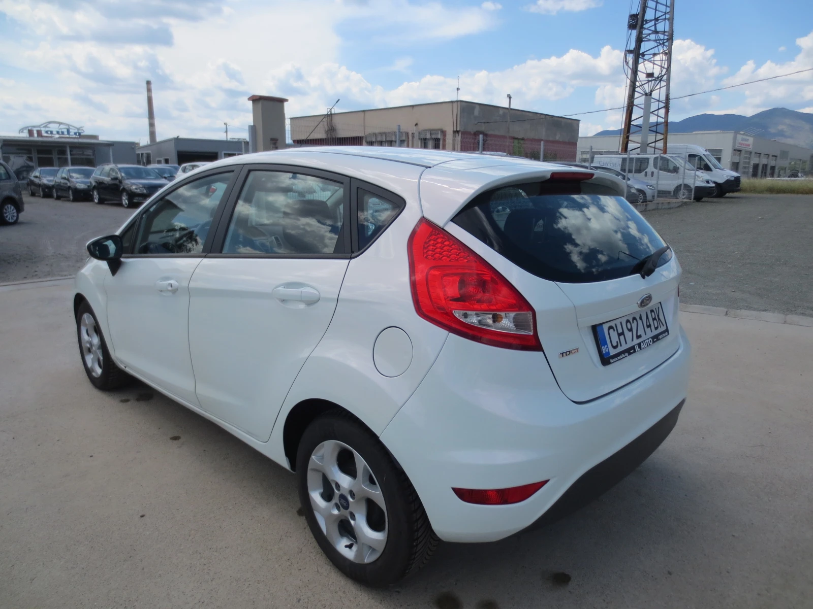 Ford Fiesta 1.4HDI, снимка 7 - Автомобили и джипове - 53890915