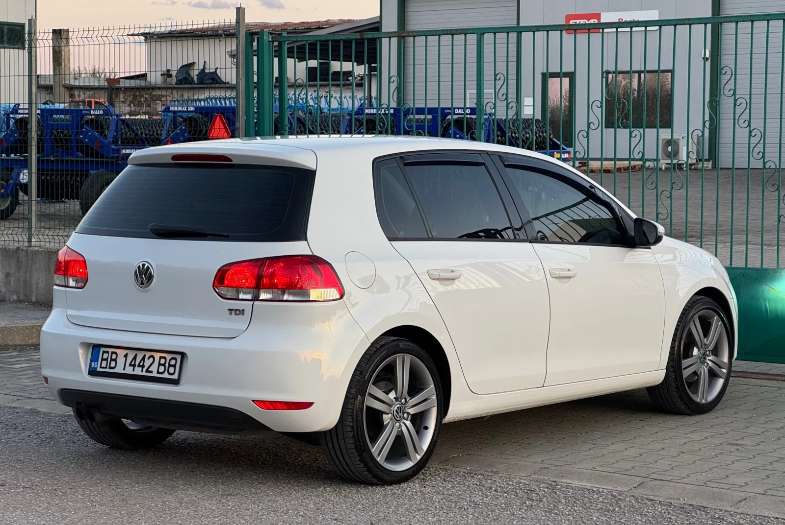 VW Golf 2, 0tdi 110hp Navi, снимка 4 - Автомобили и джипове - 54129090