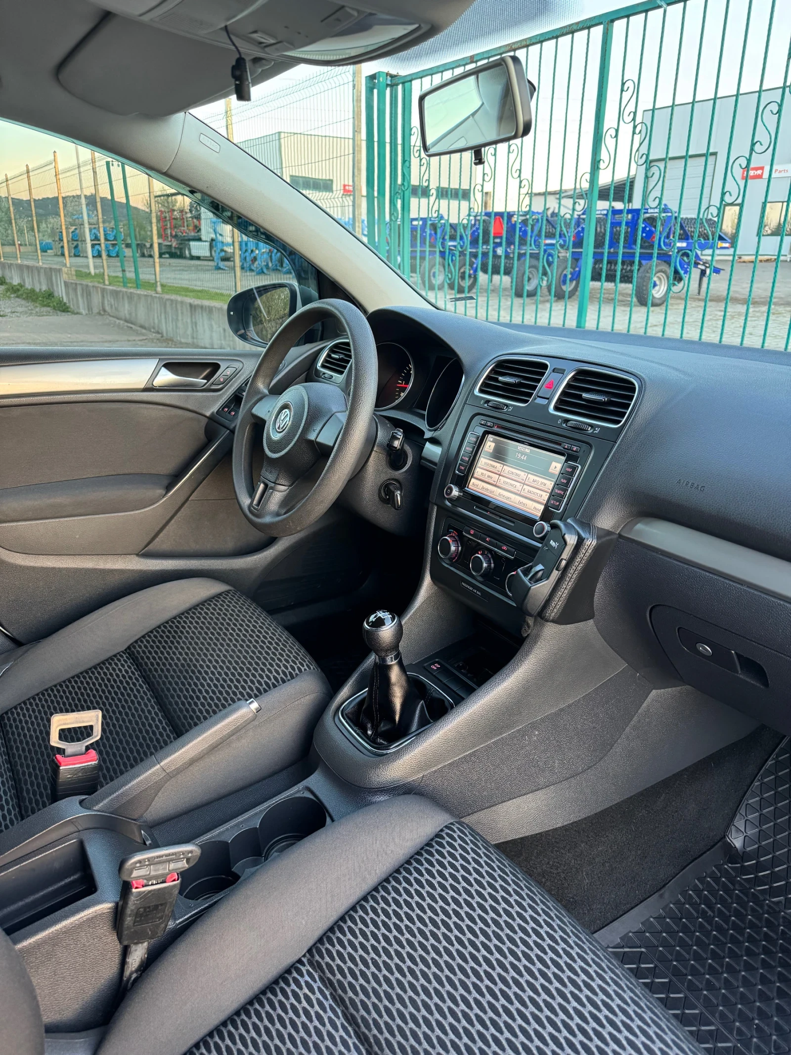 VW Golf 2, 0tdi 110hp Navi, снимка 11 - Автомобили и джипове - 54129090