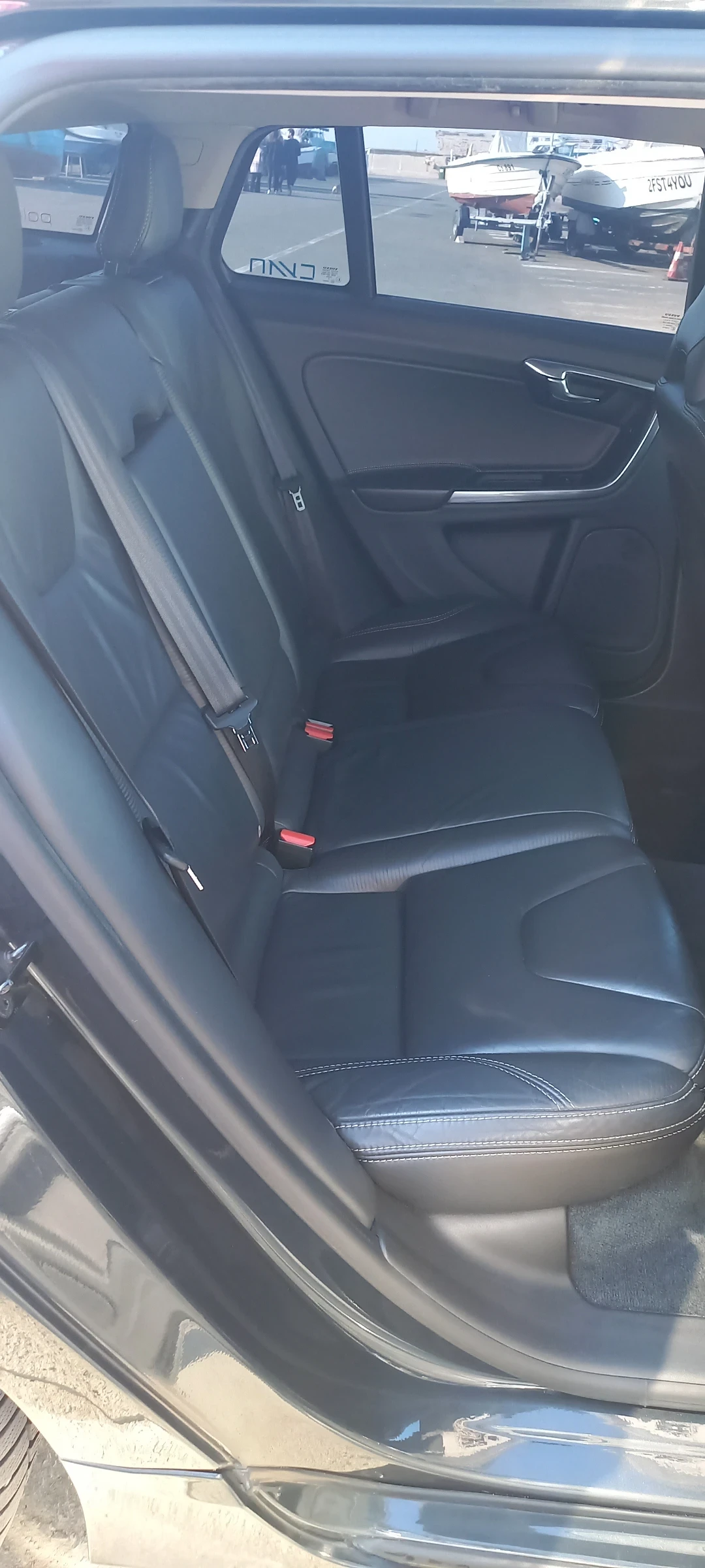 Volvo V60 2.4 D5 Polestar 230к.с, R-desing, 4x4, 5 цилиндров, снимка 13 - Автомобили и джипове - 54510652