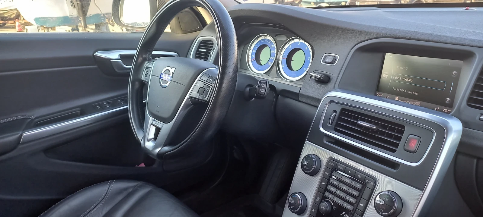 Volvo V60 2.4 D5 Polestar 230к.с, R-desing, 4x4, 5 цилиндров, снимка 15 - Автомобили и джипове - 54510652