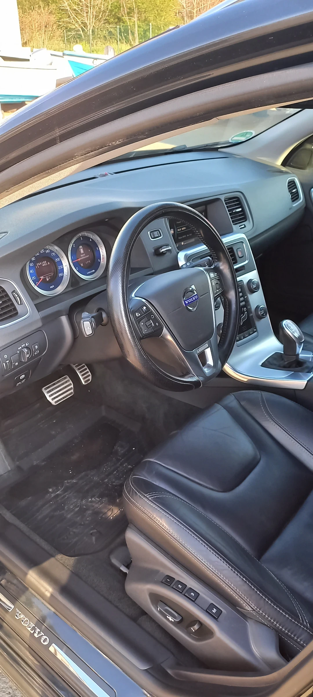 Volvo V60 2.4 D5 Polestar 230к.с, R-desing, 4x4, 5 цилиндров, снимка 16 - Автомобили и джипове - 54510652