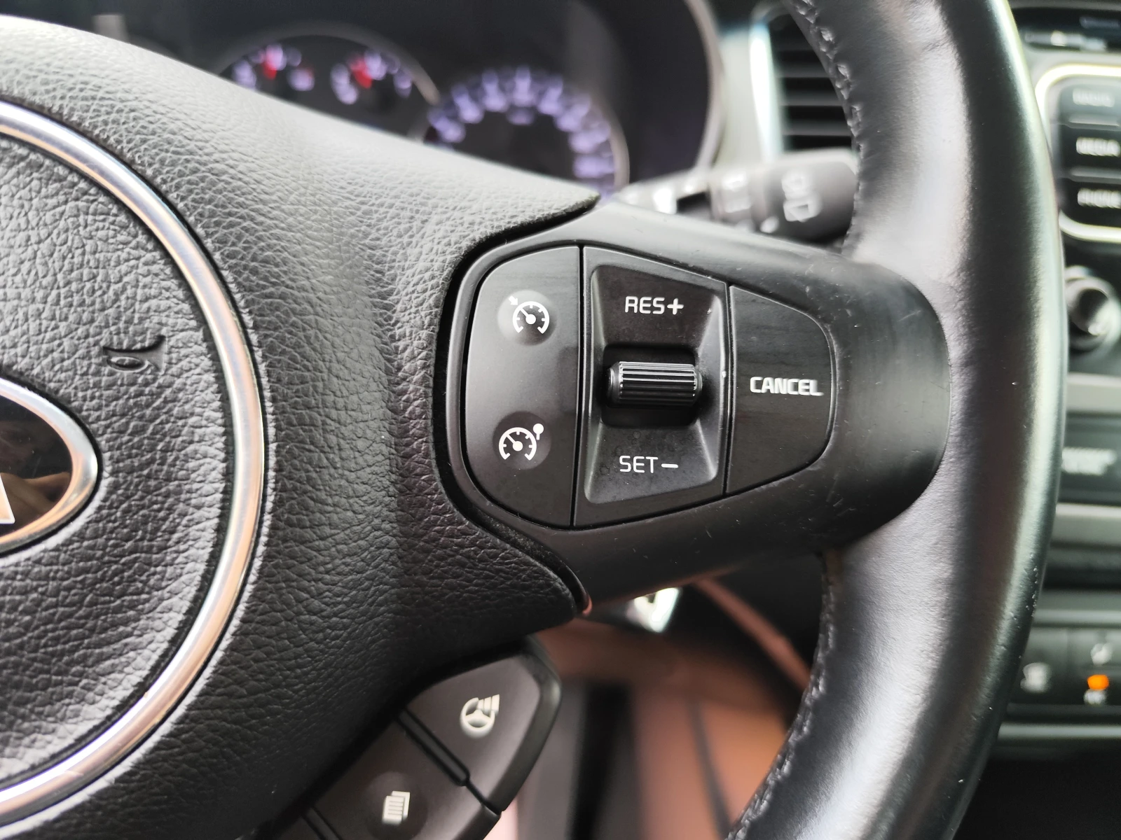 Kia Carens 1.7CRDi* EURO5B* LED* KLIMA* , снимка 10 - Автомобили и джипове - 55013253