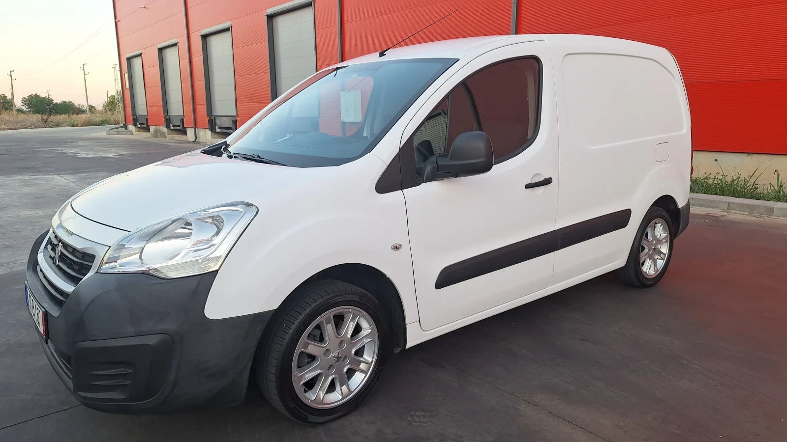 Peugeot Partner 1.6 BlueHDI , снимка 8 - Автомобили и джипове - 55504688