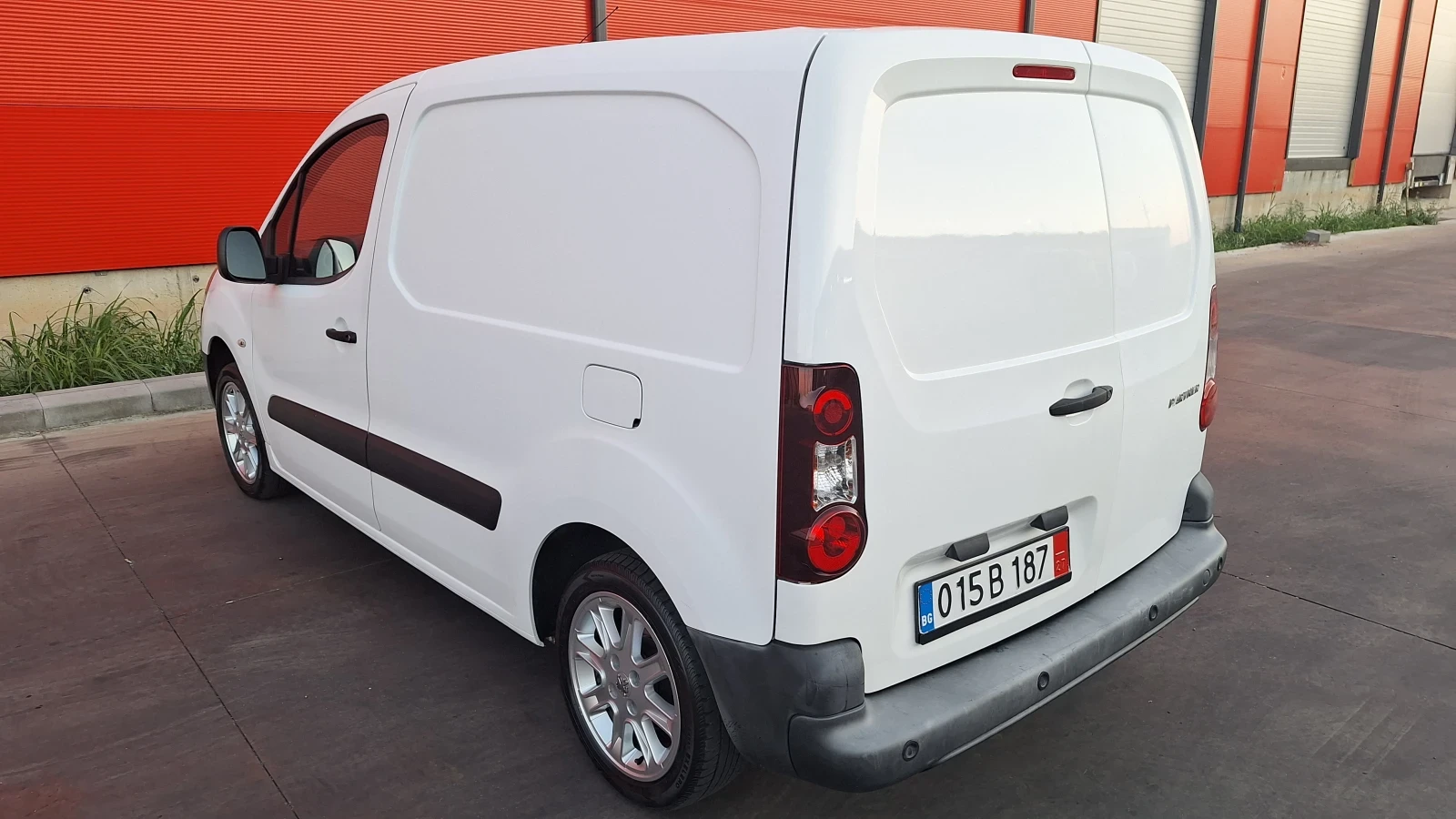 Peugeot Partner 1.6 BlueHDI , снимка 11 - Автомобили и джипове - 55504688