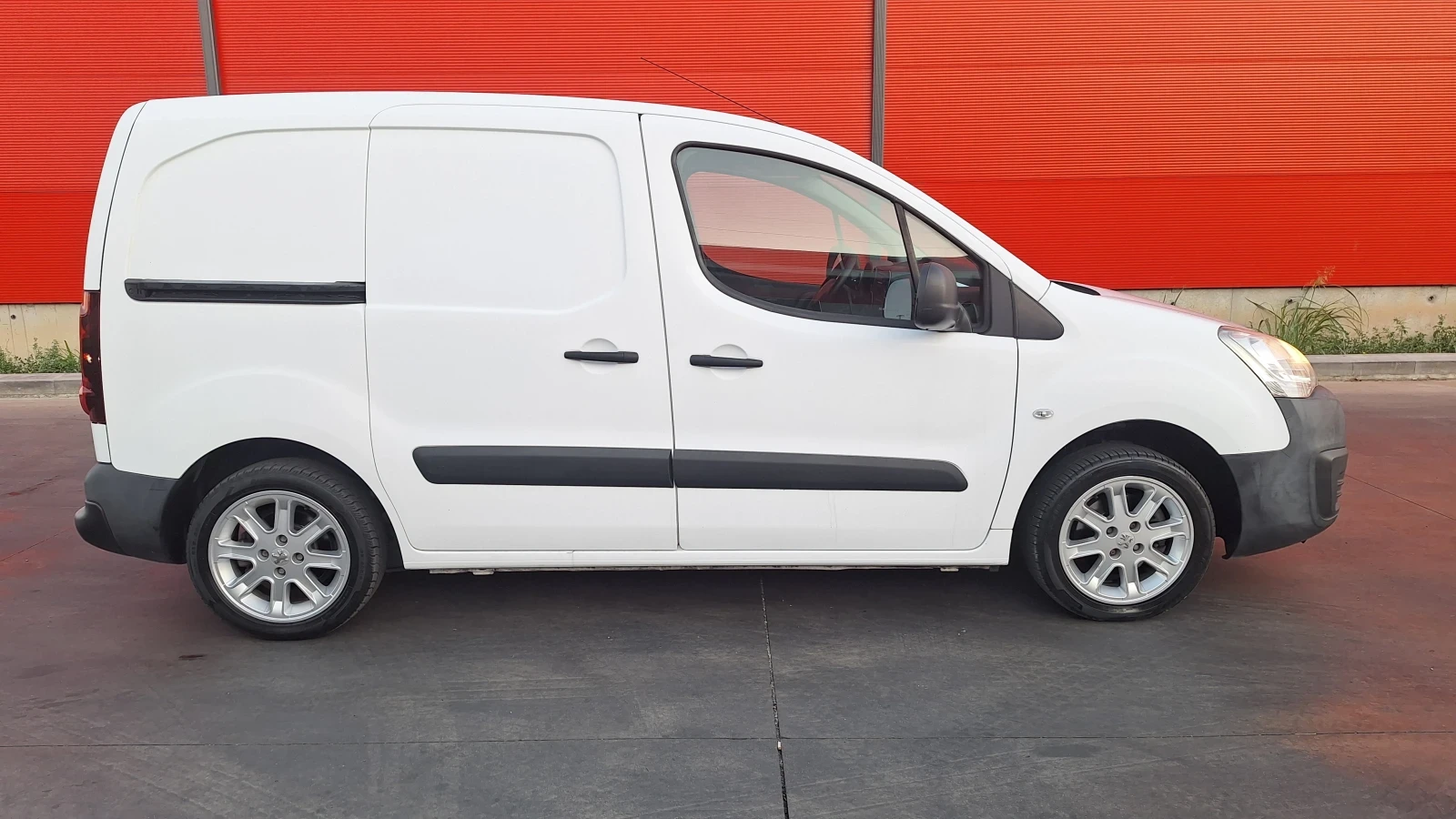Peugeot Partner 1.6 BlueHDI , снимка 3 - Автомобили и джипове - 55504688