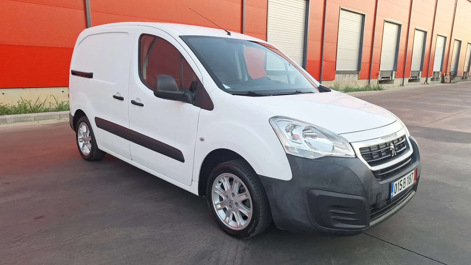 Peugeot Partner 1.6 BlueHDI , снимка 9 - Автомобили и джипове - 55504688