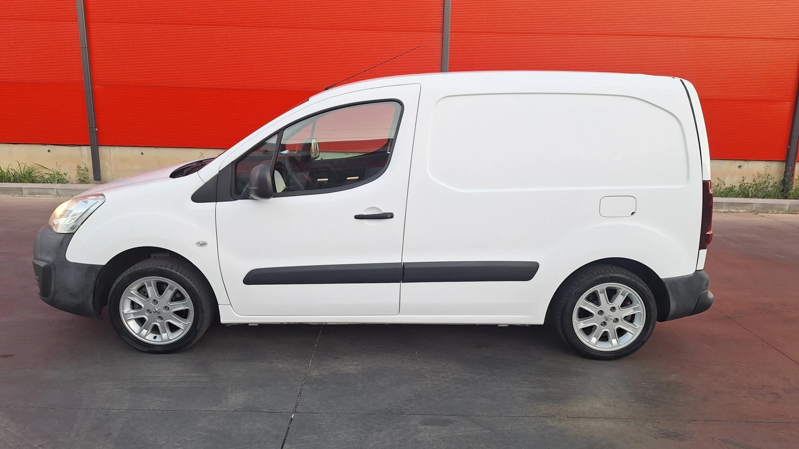 Peugeot Partner 1.6 BlueHDI , снимка 2 - Автомобили и джипове - 55504688