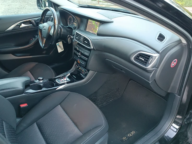 Infiniti Q30 2.2d, снимка 10 - Автомобили и джипове - 50074748