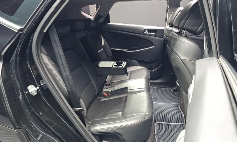 Hyundai Tucson, снимка 12 - Автомобили и джипове - 52723041