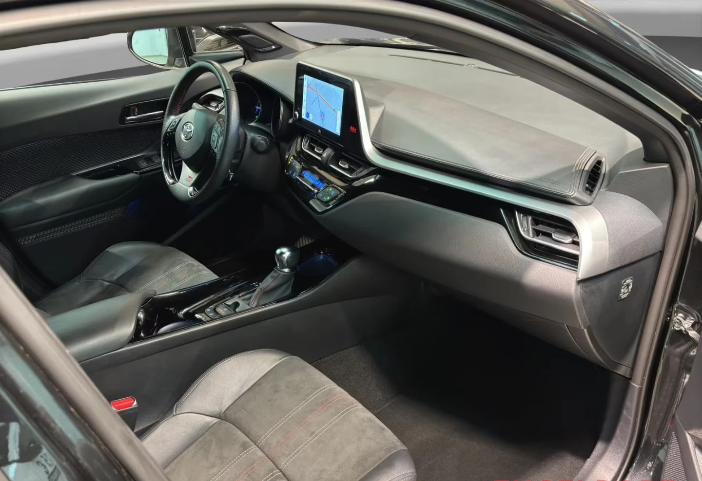 Toyota C-HR 2.0HEV/184HP/GR-SPORT/CAM/JBL/LED/NAVI/CPLAY/794g | Mobile.bg � ����������� 12