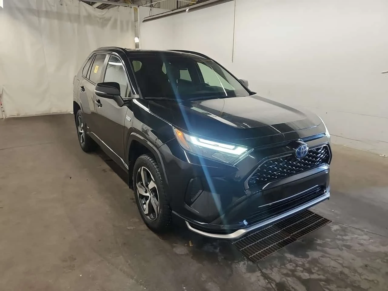Toyota Rav4 * XSE * АВТОКРЕДИТ БЕЗ ПЪРВОНАЧАЛНА ВНОСКА* , снимка 2 - Автомобили и джипове - 55649694