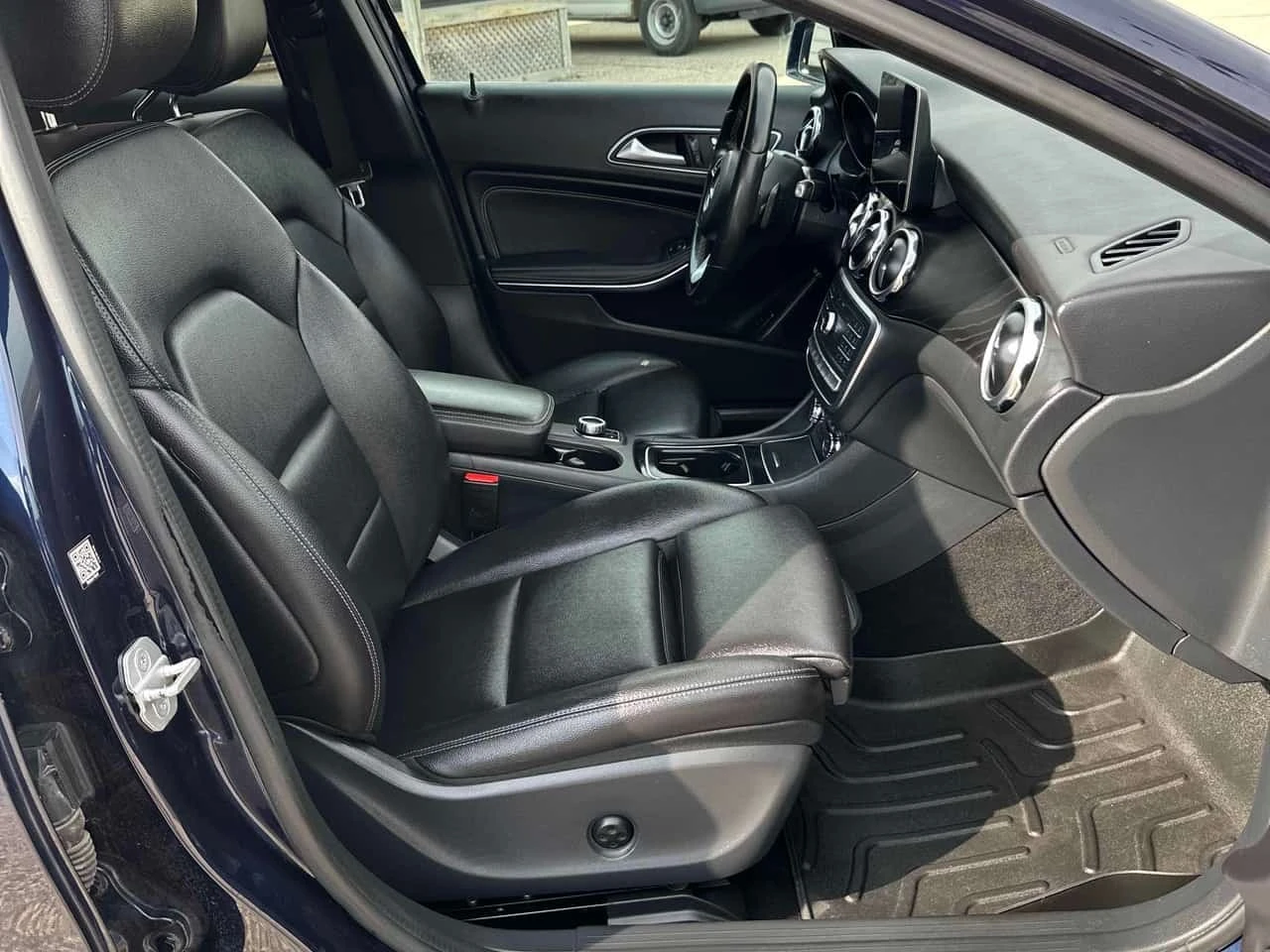 Mercedes-Benz GLA 250 * АВТОКРЕДИТ * ГЛАВНО ПРЕДСТАВИТЕЛСТВО, снимка 13 - Автомобили и джипове - 56182032