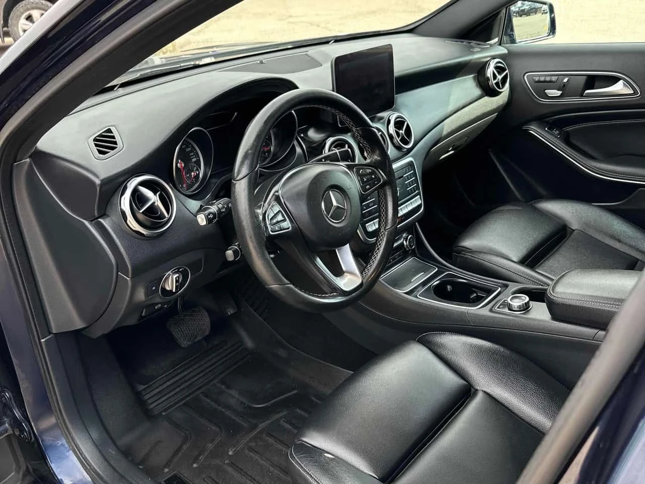 Mercedes-Benz GLA 250 * АВТОКРЕДИТ * ГЛАВНО ПРЕДСТАВИТЕЛСТВО, снимка 10 - Автомобили и джипове - 56182032