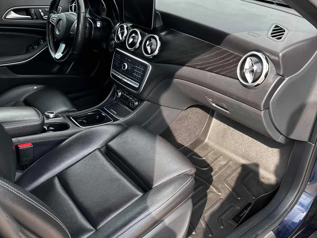 Mercedes-Benz GLA 250 * АВТОКРЕДИТ * ГЛАВНО ПРЕДСТАВИТЕЛСТВО, снимка 14 - Автомобили и джипове - 56182032