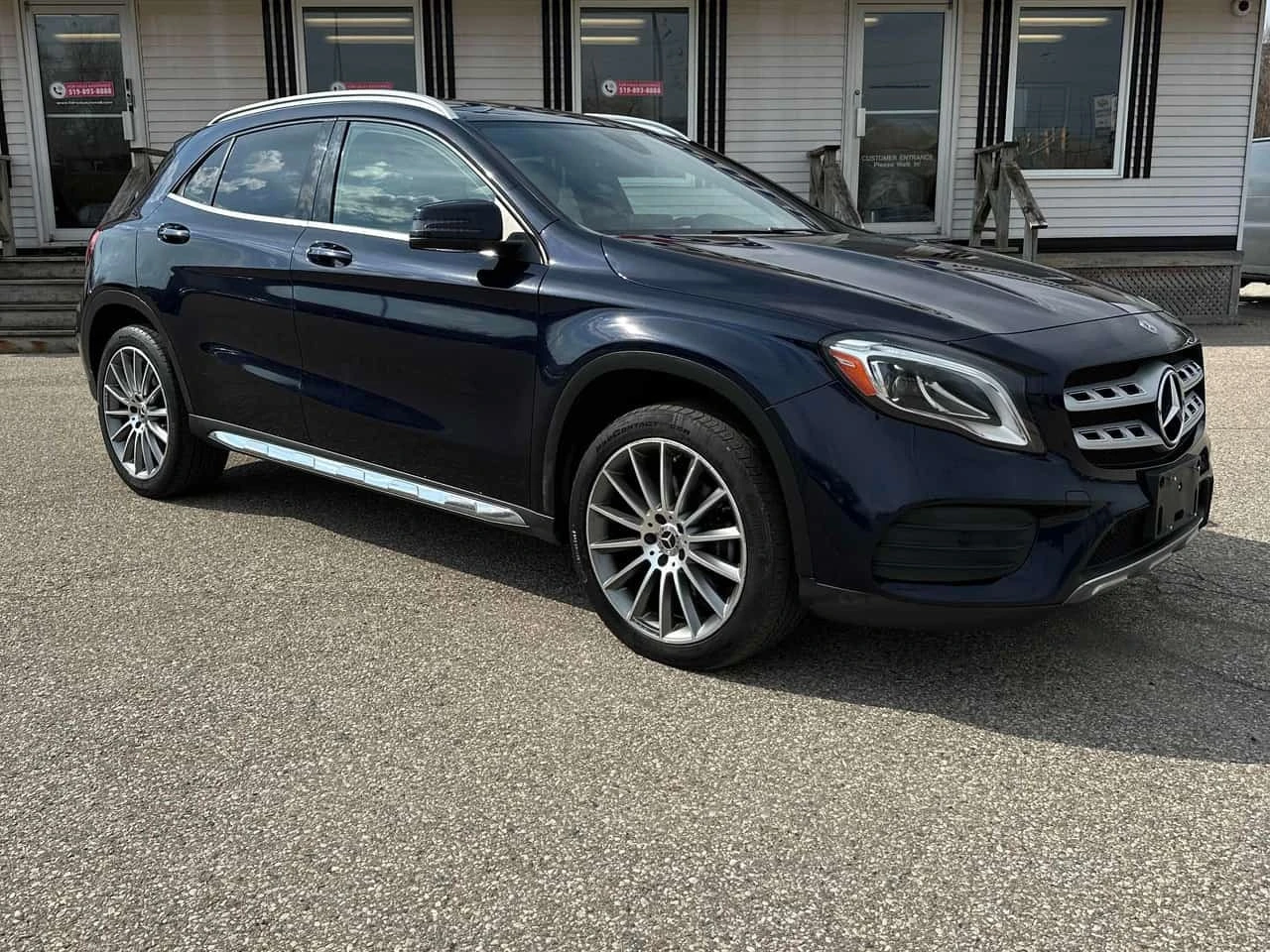 Mercedes-Benz GLA 250 * АВТОКРЕДИТ * ГЛАВНО ПРЕДСТАВИТЕЛСТВО, снимка 3 - Автомобили и джипове - 56182032