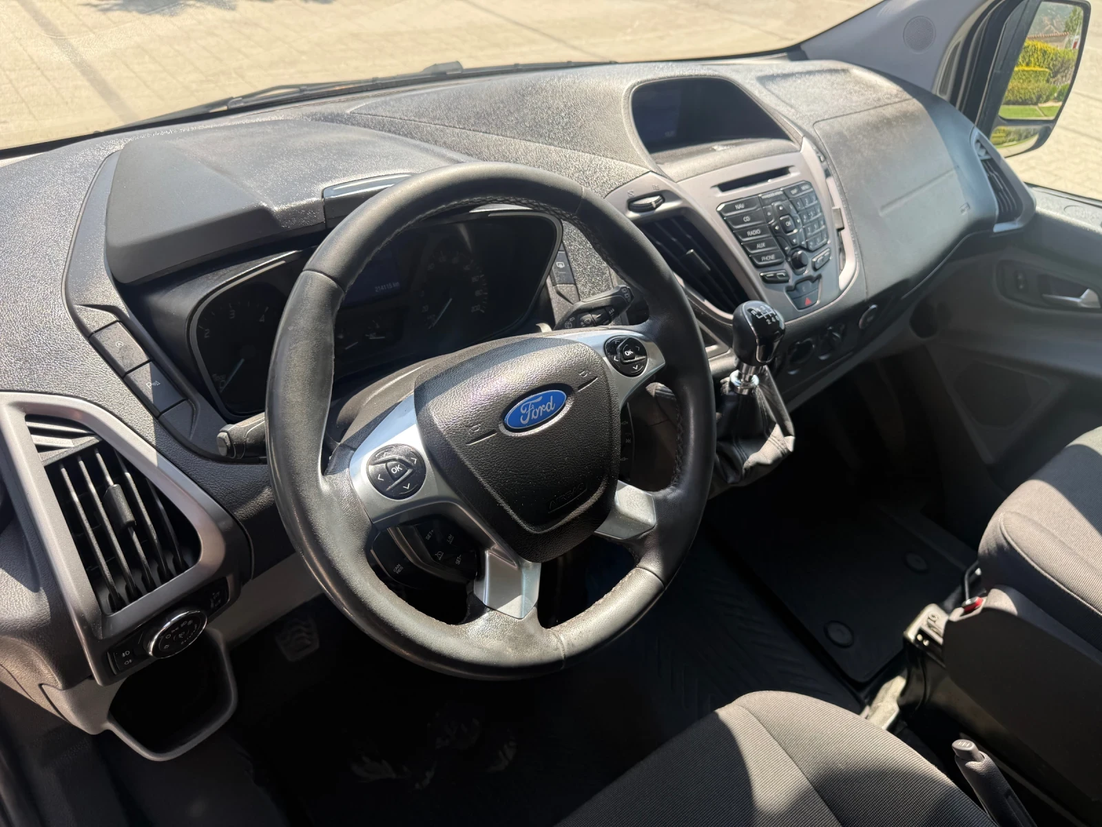 Ford Transit Custom 2.2TDCI 155к.с. L2H1 Товаропътнически 5-местен A/C, снимка 14 - Бусове и автобуси - 55888021