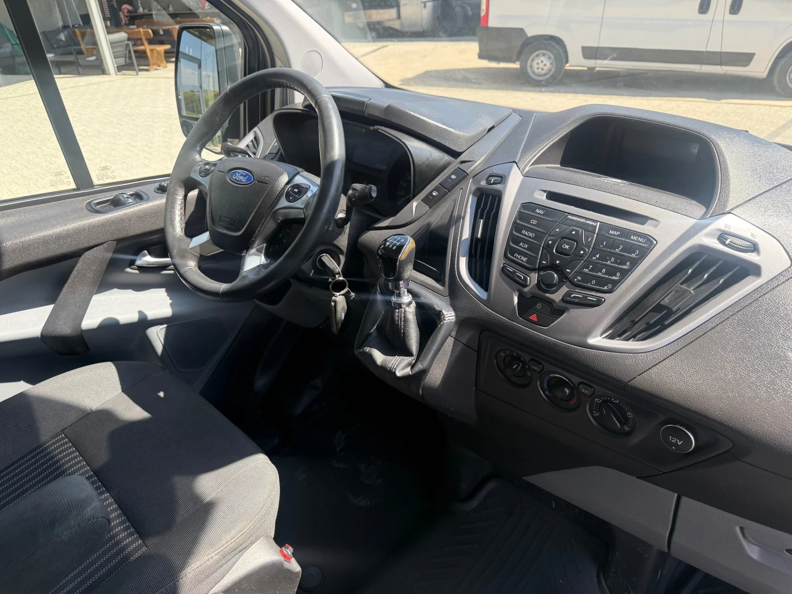 Ford Transit Custom 2.2TDCI 155к.с. L2H1 Товаропътнически 5-местен A/C, снимка 10 - Бусове и автобуси - 55888021