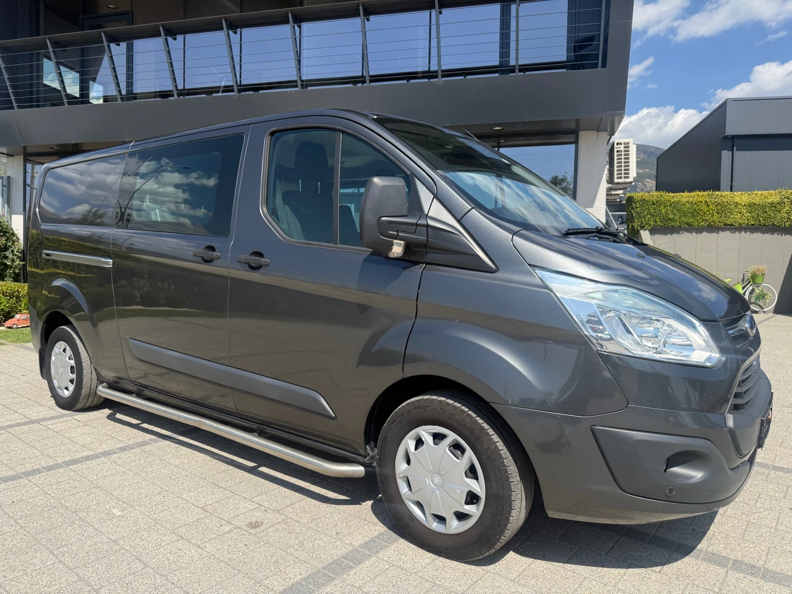 Ford Transit Custom 2.2TDCI 155к.с. L2H1 Товаропътнически 5-местен A/C, снимка 2 - Бусове и автобуси - 55888021