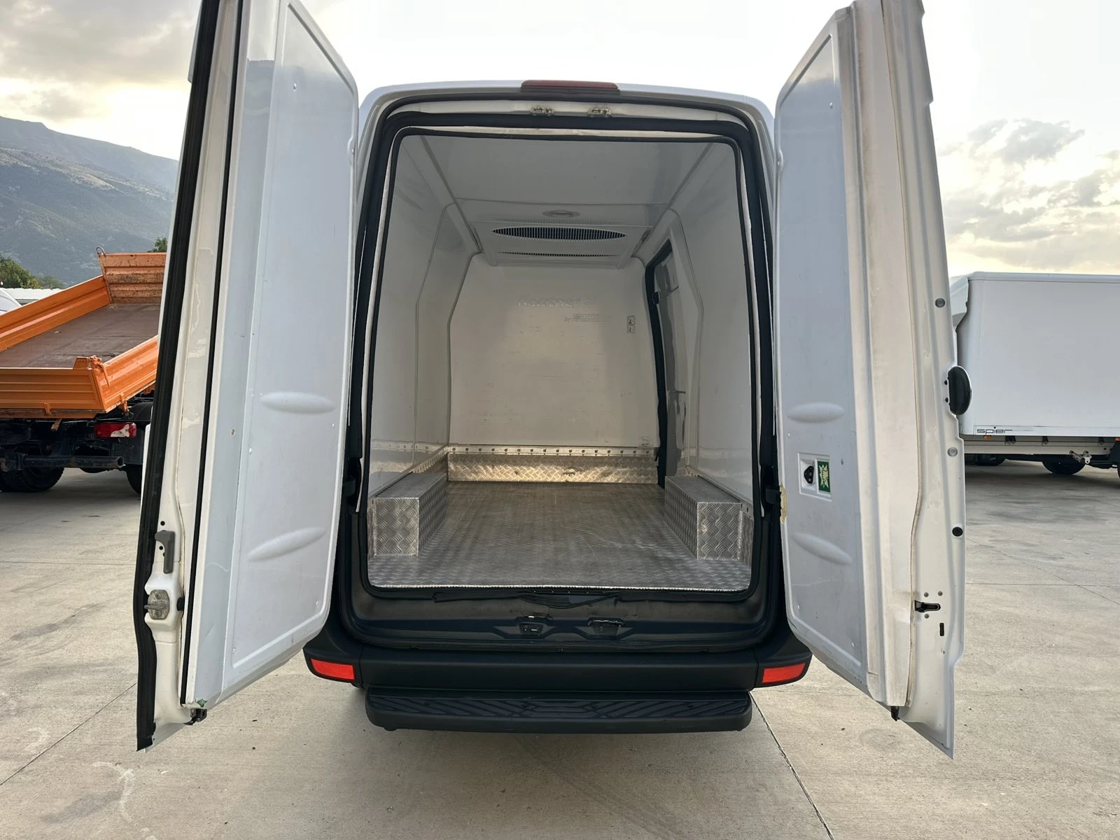Mercedes-Benz Sprinter ХЛАДИЛЕН!КЛИМА!ТОП!FULL!KERSTNER!, снимка 8 - Бусове и автобуси - 55908340