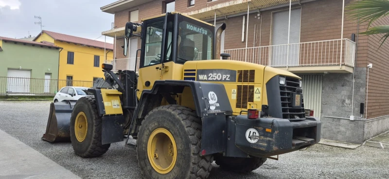 Челен товарач Komatsu Wa250