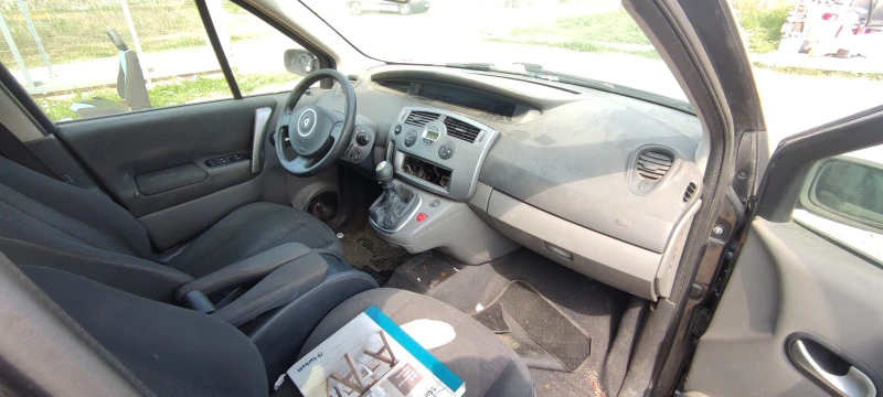 Renault Scenic, снимка 6 - Автомобили и джипове - 41560628