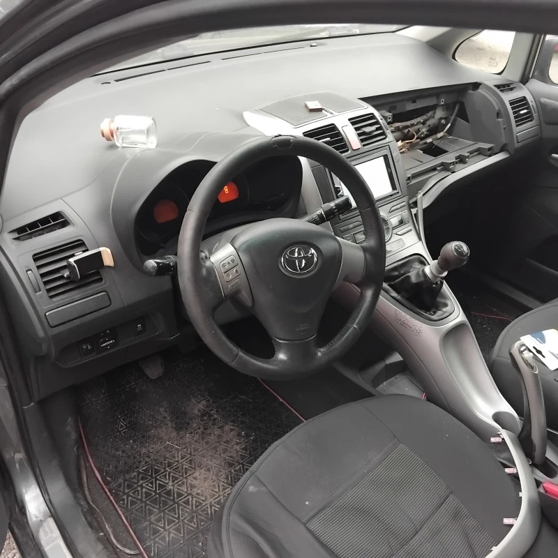 Toyota Auris 2.0d4d 126к.с., снимка 5 - Автомобили и джипове - 46213185