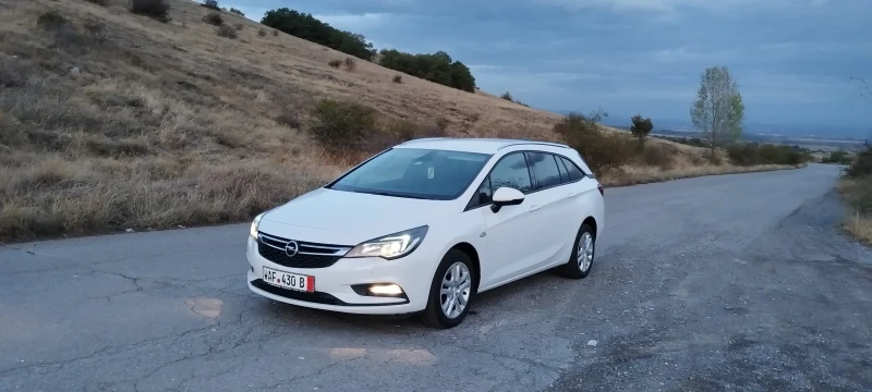 Opel Astra, снимка 1 - Автомобили и джипове - 47335857