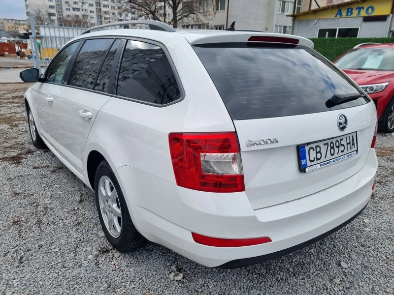 Skoda Octavia 1.6TDI 105kc. DSG* Сервизна история* , снимка 4 - Автомобили и джипове - 49273740