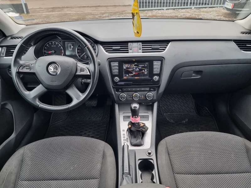 Skoda Octavia 1.6TDI 105kc. DSG* Сервизна история* , снимка 9 - Автомобили и джипове - 49273740