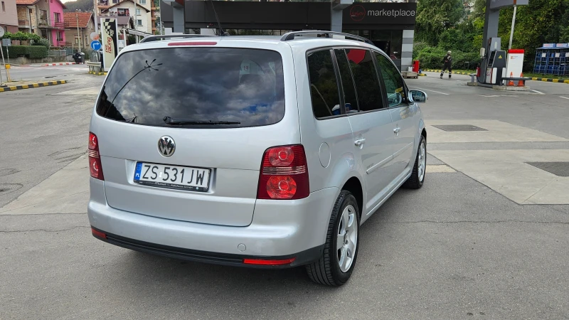 VW Touran 1.9 TDI AVTOMAT/NAVIG/7mesta, снимка 6 - Автомобили и джипове - 51565645