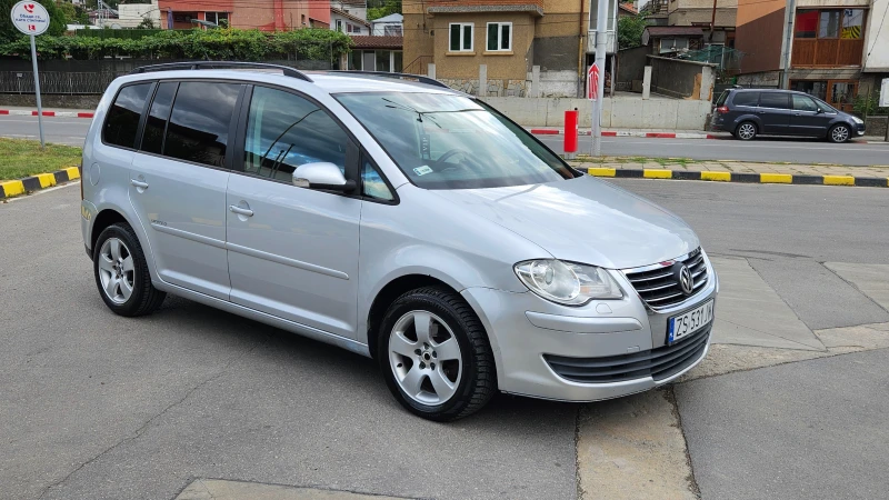 VW Touran 1.9 TDI AVTOMAT/NAVIG/7mesta, снимка 9 - Автомобили и джипове - 51565645