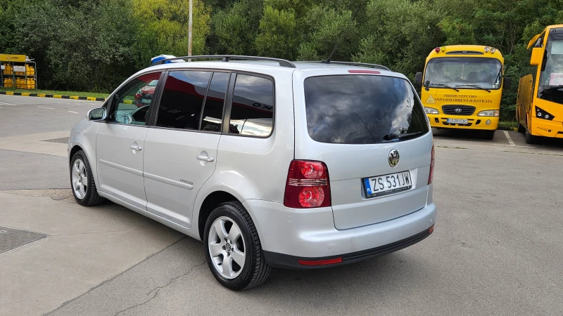 VW Touran 1.9 TDI AVTOMAT/NAVIG/7mesta, снимка 5 - Автомобили и джипове - 51565645
