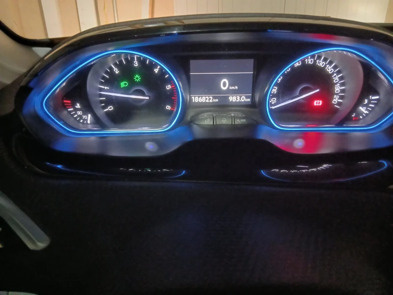 Peugeot 2008 Blue HDI, снимка 16 - Автомобили и джипове - 52060684
