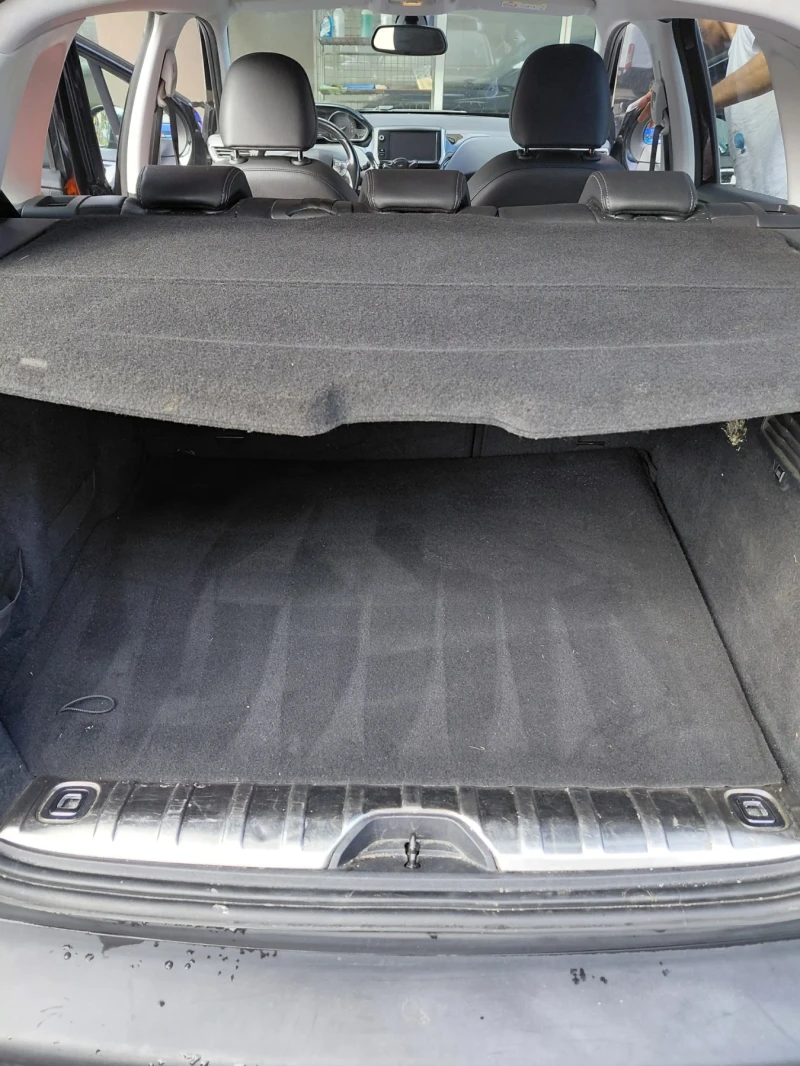 Peugeot 2008 Blue HDI, снимка 9 - Автомобили и джипове - 52060684