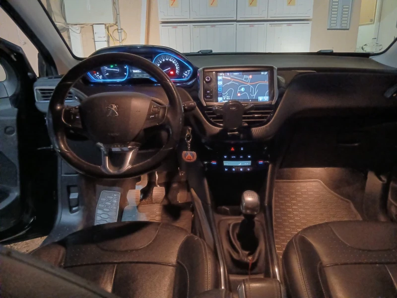 Peugeot 2008 Blue HDI, снимка 13 - Автомобили и джипове - 52060684