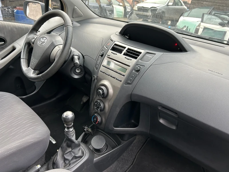 Toyota Yaris 1.4 d4d НОВ ВНОС, снимка 10 - Автомобили и джипове - 52967157