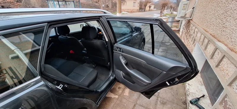 Toyota Avensis Т25, снимка 10 - Автомобили и джипове - 53596768