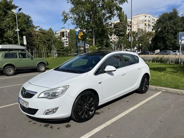 Opel Astra COSMO, снимка 1 - Автомобили и джипове - 47820637