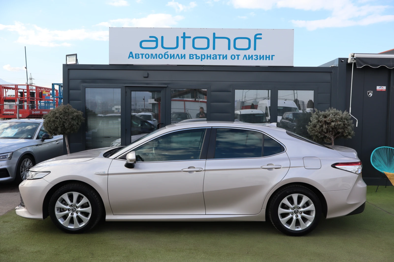 Toyota Camry COMFORT/2.5VVT-I/178к.с./HYBRID/E-CVT/ГАРАНЦИЯ - изображение 2