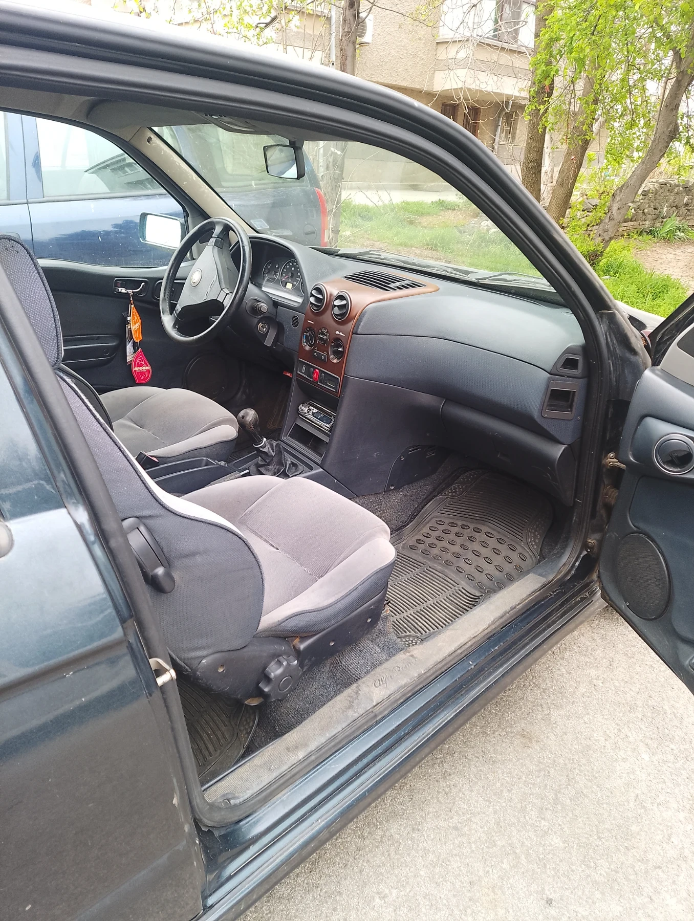 Alfa Romeo 145 Газ/бензин Twin spark 16V - изображение 4