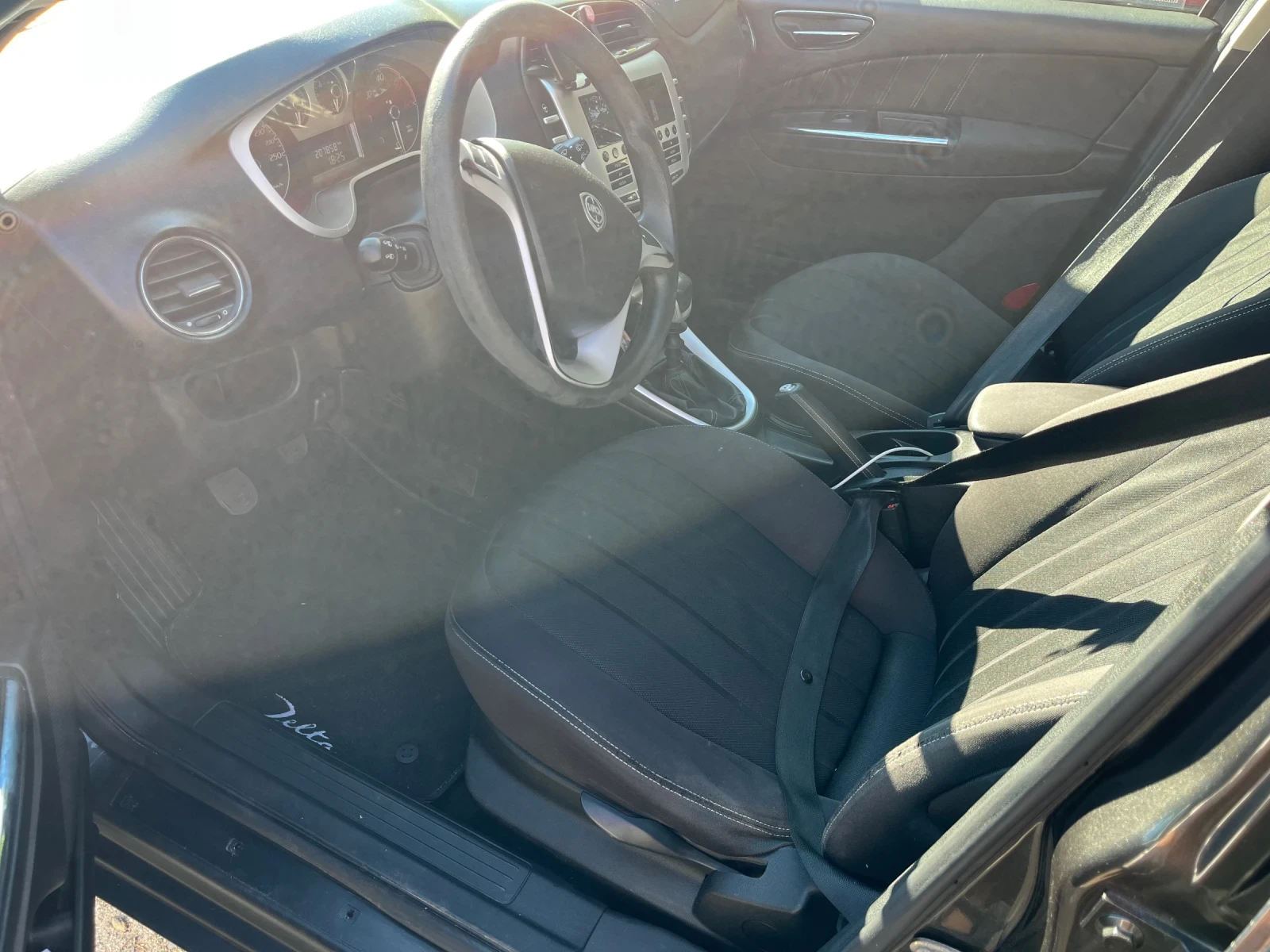 Lancia Delta 1.6 - изображение 7