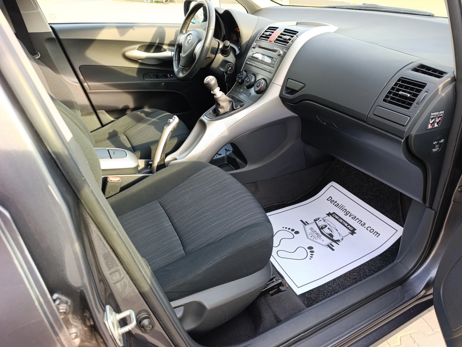 Toyota Auris 1.33 LineaTerra, снимка 14 - Автомобили и джипове - 54261996