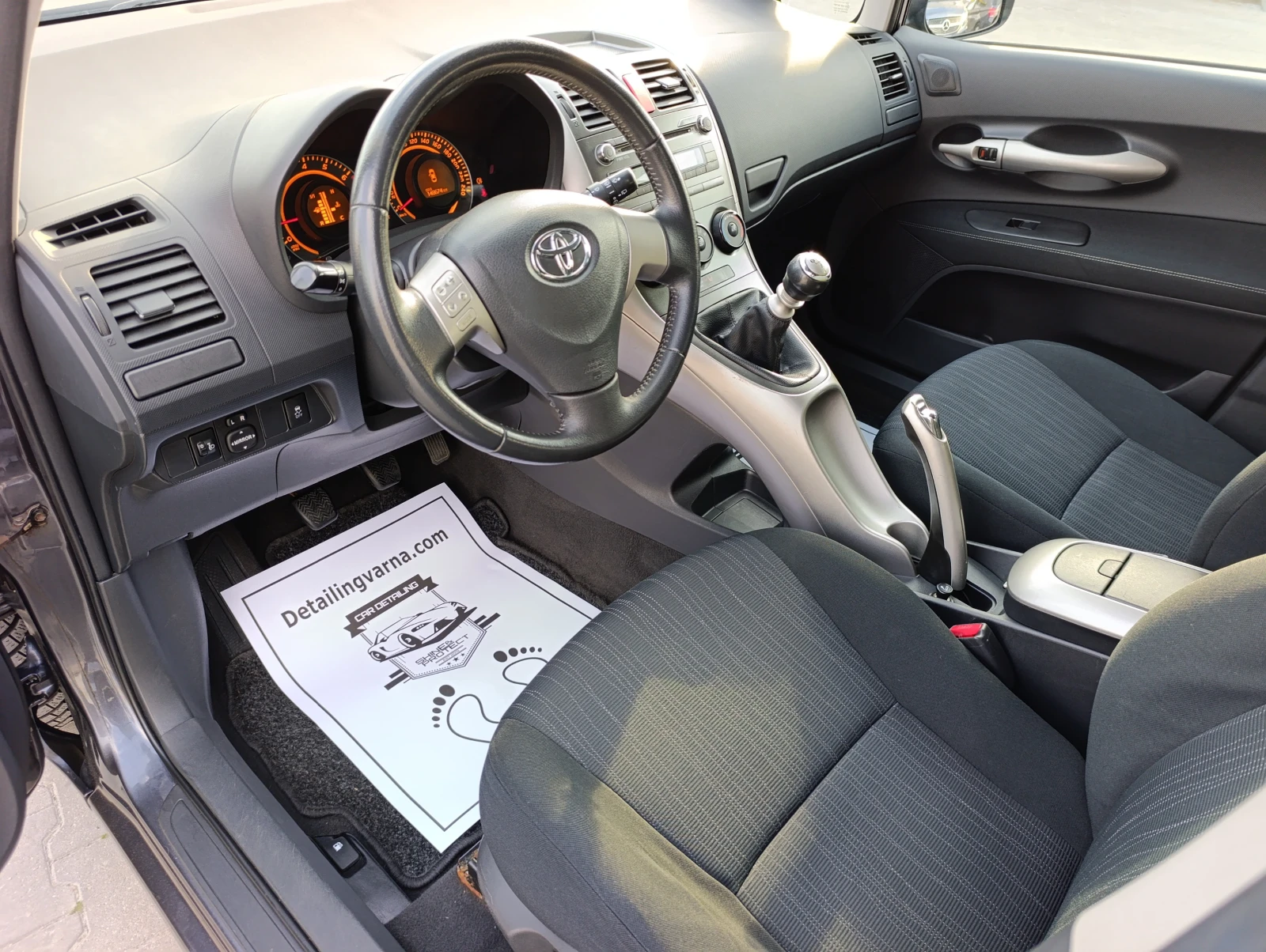 Toyota Auris 1.33 LineaTerra, снимка 10 - Автомобили и джипове - 54261996