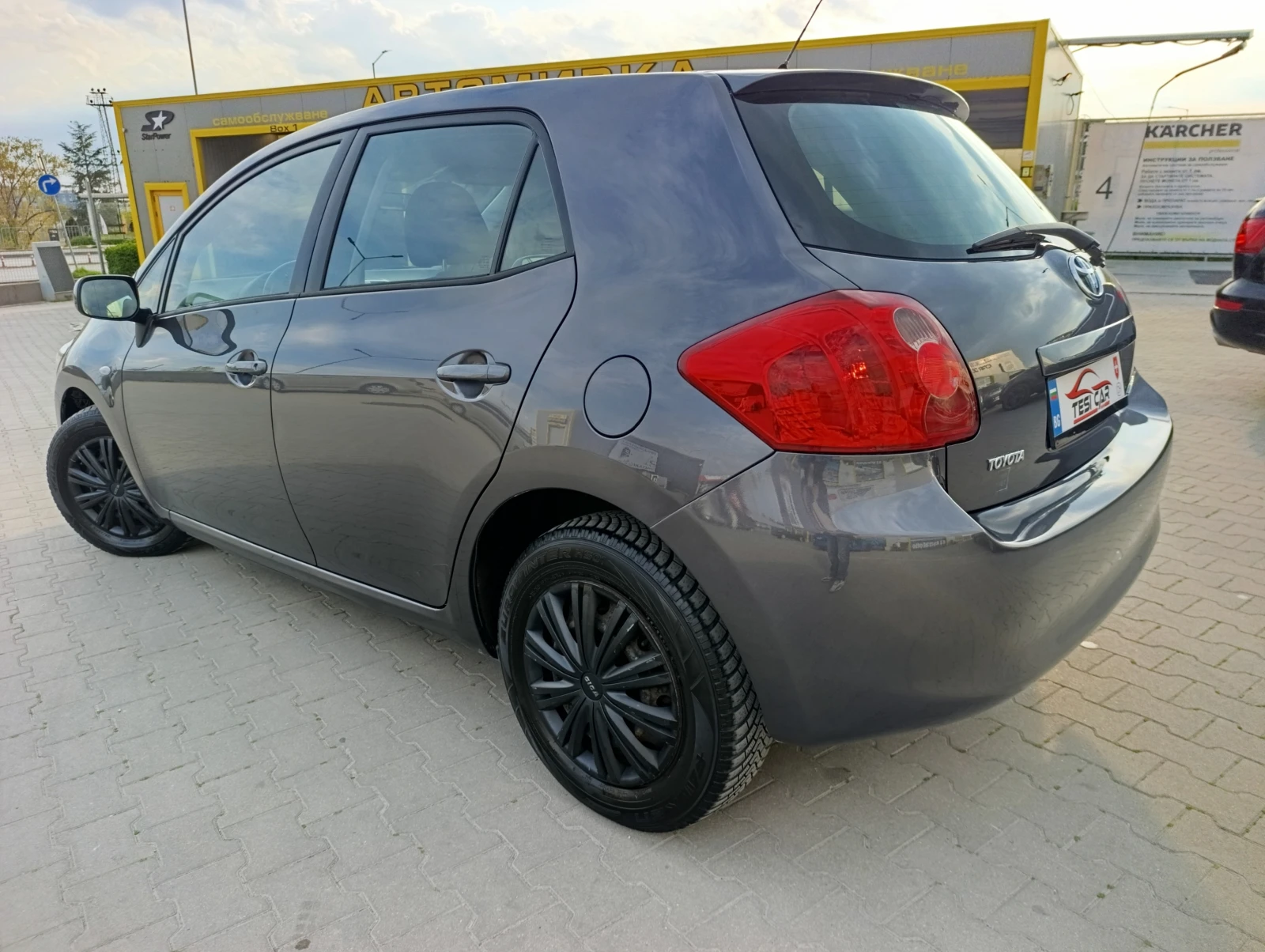 Toyota Auris 1.33 LineaTerra, снимка 15 - Автомобили и джипове - 54261996